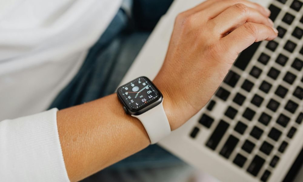 Best Smartwatch with fitness tracking and smart features